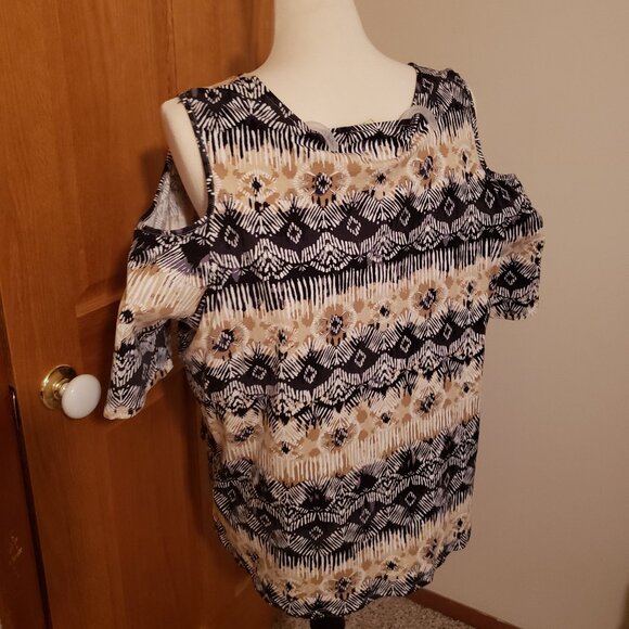 Carribean Joe 2X Woman Cold-Shoulder Tee - Picture 3 of 7